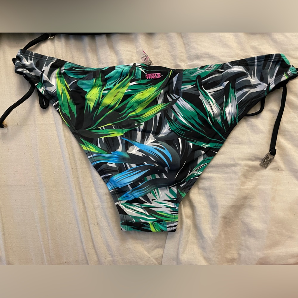 NWT - Bikini sport - Tai - Picture 4 of 10